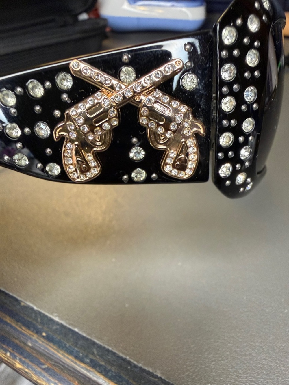 Texas West Womens Rhinestone UV 400 Crossed Pistols Concho Sunglasses NWT #10 - Picture 8 of 9